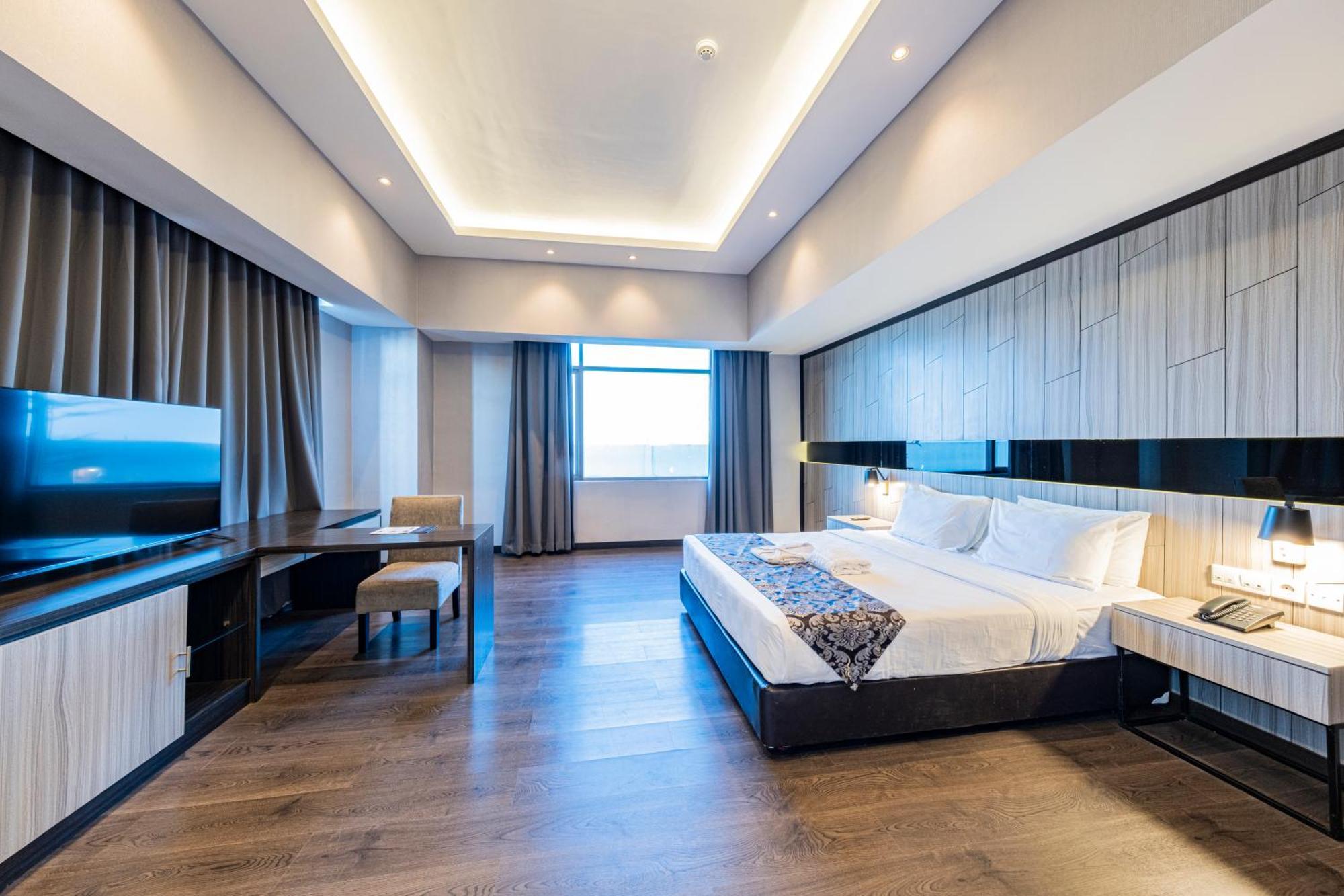 Grand Executive Suite,1567040342:JPEG